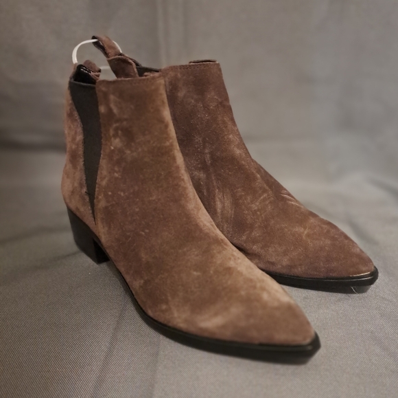 Marc Fisher Ltd Yale Chelsea Boot (Women) - Picture 6 of 9